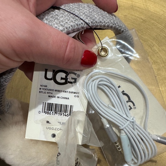 UGG Cream and Gray Earmuffs wired with Audio Feature - Picture 3 of 3